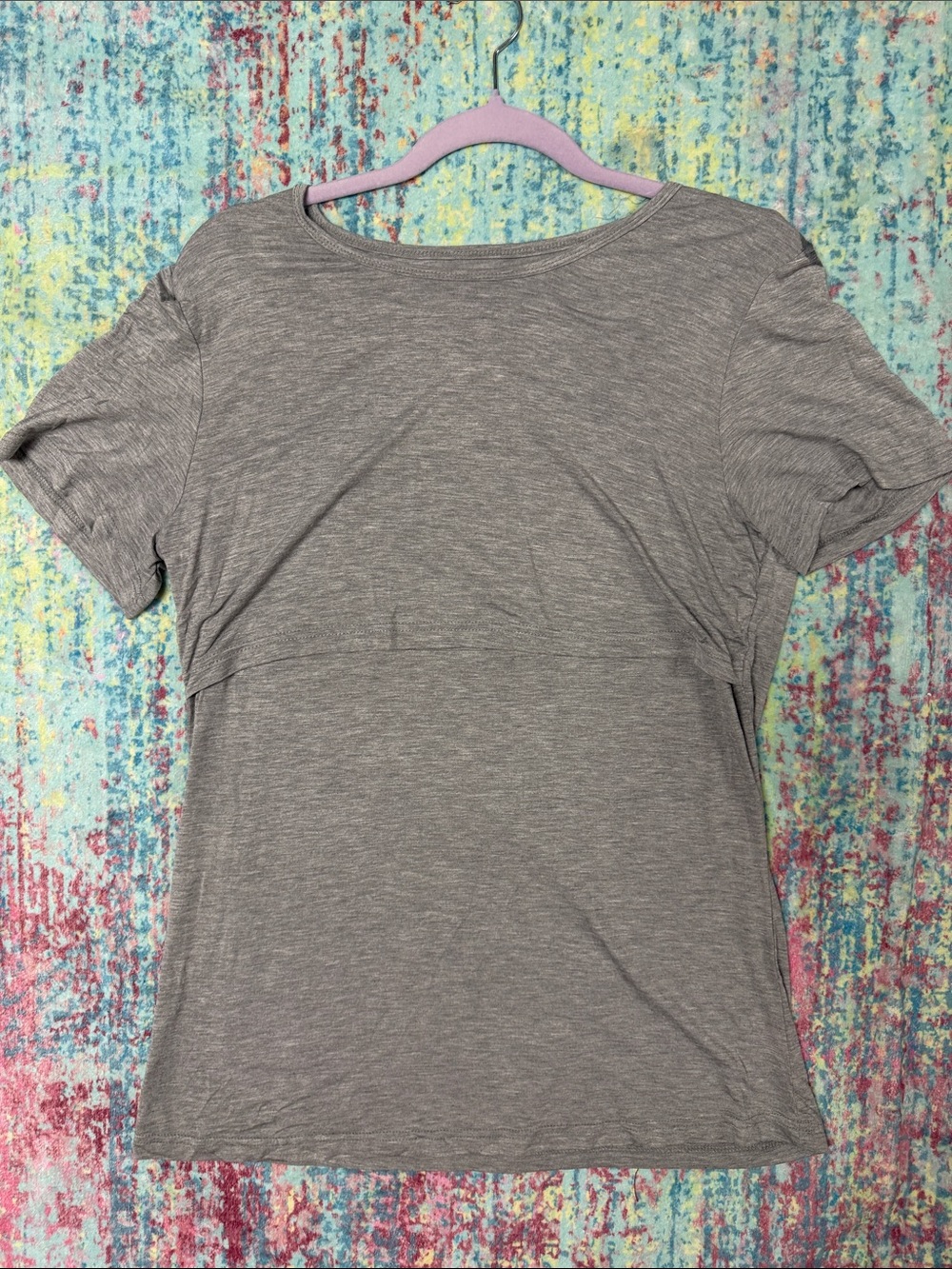 Women’s Short Sleeve Crewneck Tee in Heather Gray